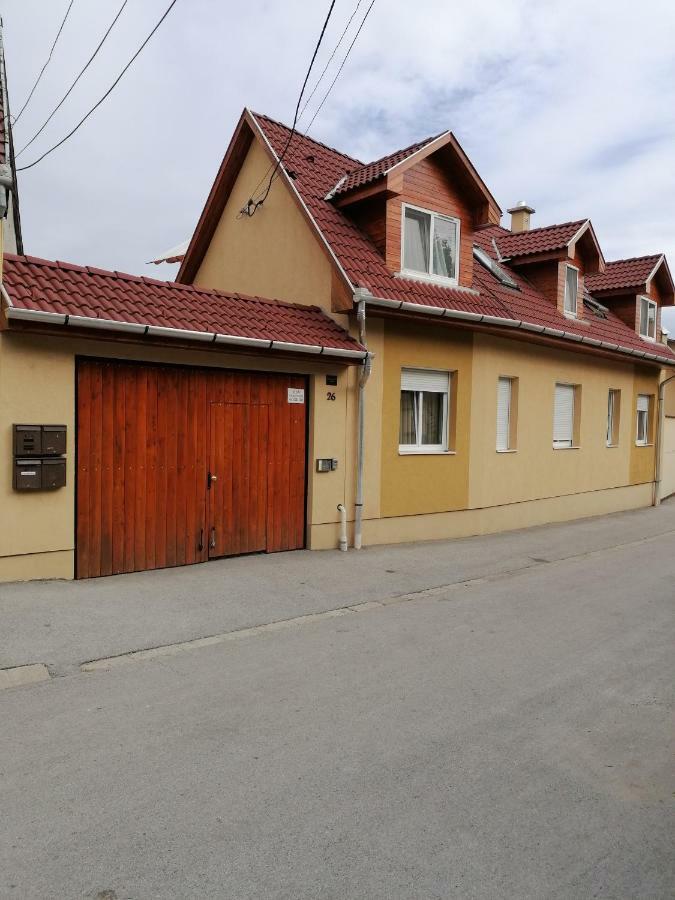 Zita Apartman Eger Bagian luar foto